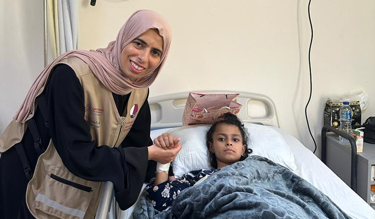 Qatari minister visits wounded Palestinians in Egypt hospital